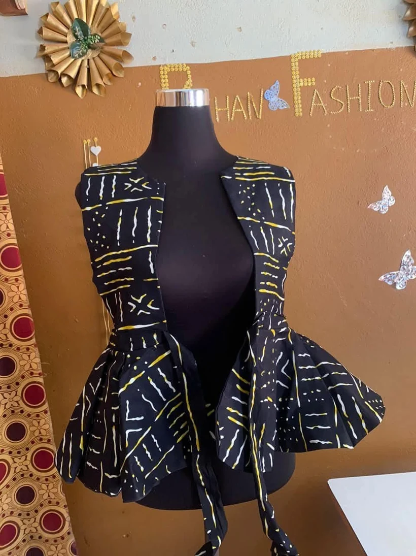 Basque en bogolan noir sur mannequin